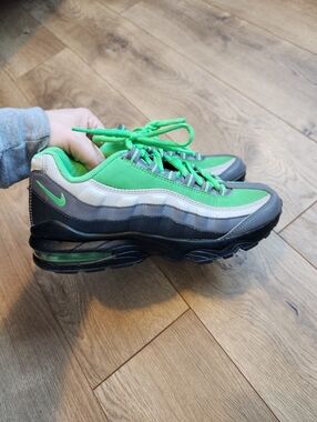 6.5Y Nike Air Max Sneakers